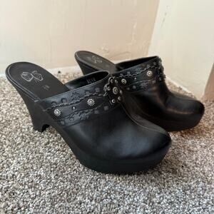 Y2K Fashion Bug 8.5 Faux Leather Studded Black Clogs Trendy Boho Grunge Indie